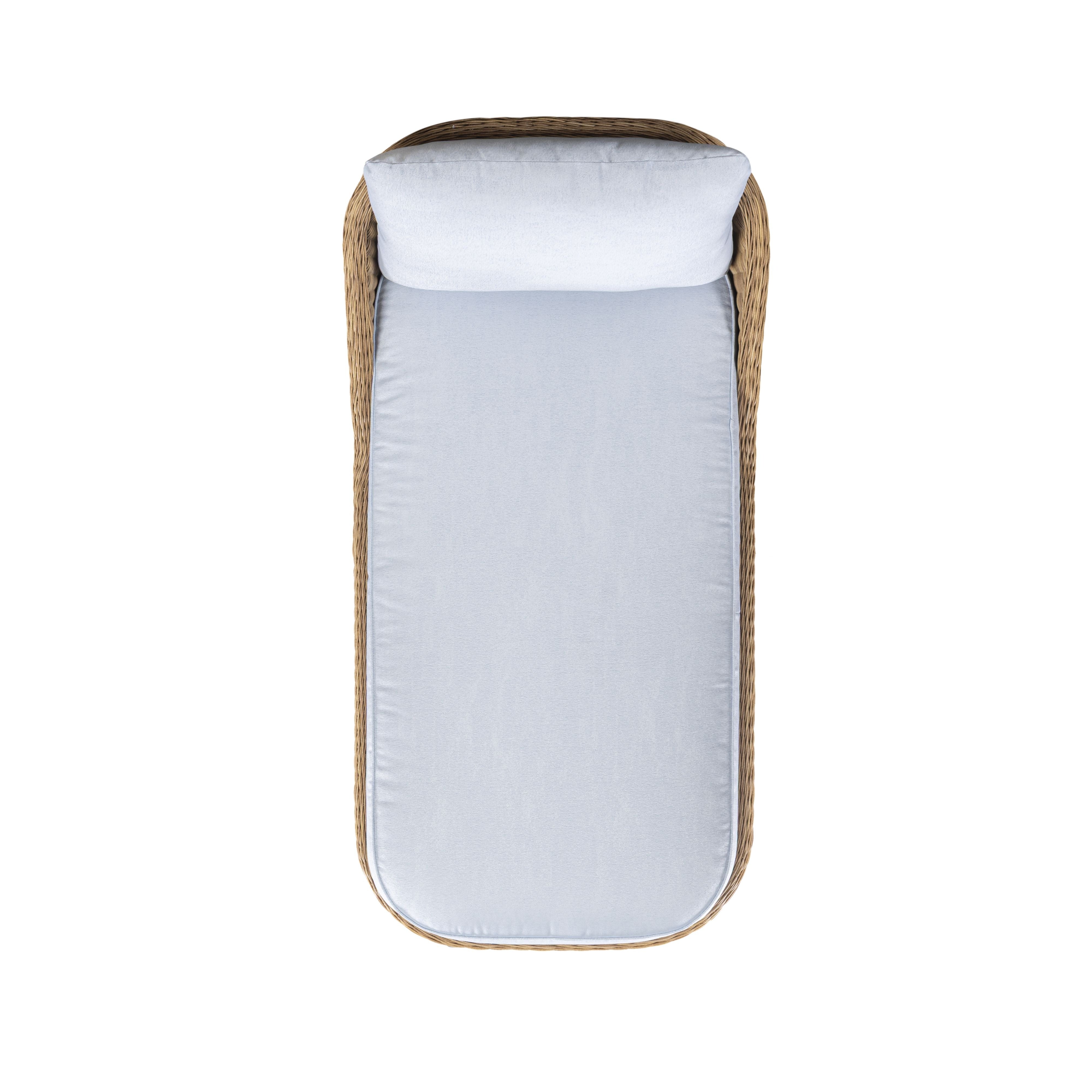 Axel Boucle Outdoor Lounge Chair